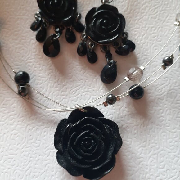 Goth Style Black Rose Dangle Earrings and Necklace - Picture 4 of 8